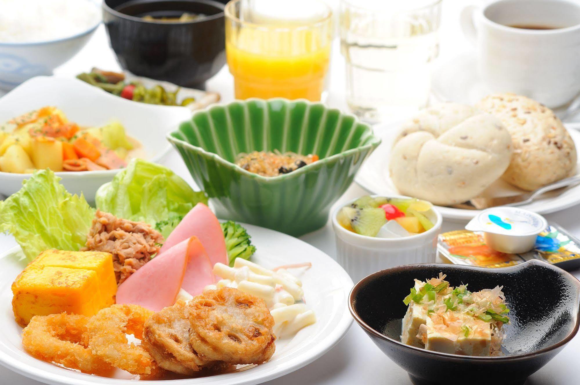 Hotel Route-Inn Oita Ekimae Zewnętrze zdjęcie